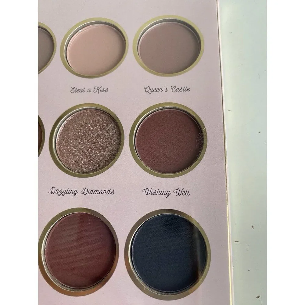 Disney's Snow White And‎ The Seven Dwarfs 12 Pan Eye Shadow Palette NEW